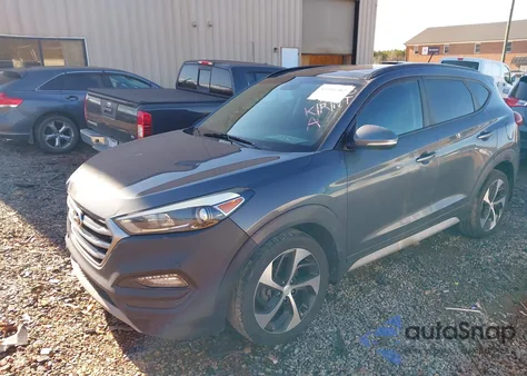 2017 Hyundai Tucson Value z USA, uszkodzony, nr VIN KM8J3CA21HU554645